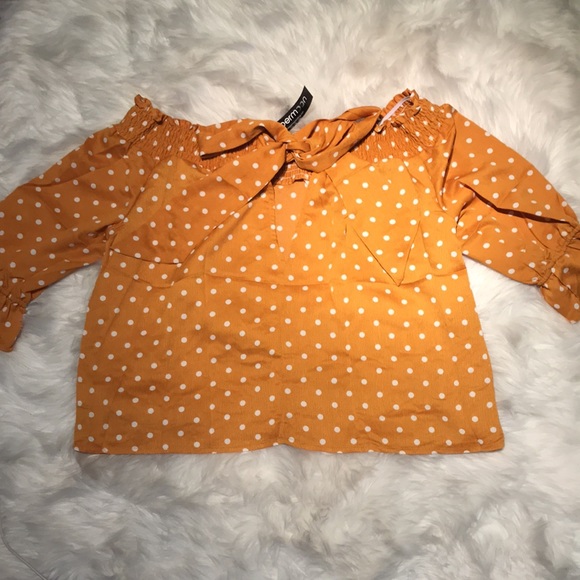 NWT! Women’s Detailed Top - Picture 2 of 3